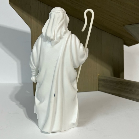 Vintage 1983 Avon Nativity Collectibles The Shepherd Porcelain Figurine - Picture 6 of 10